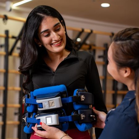 Dispositif de traction dynamique ambulatoire 3D Vertetrac utilisé chez ScolioLife®